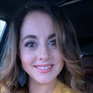 Meet your Posher, Deborah